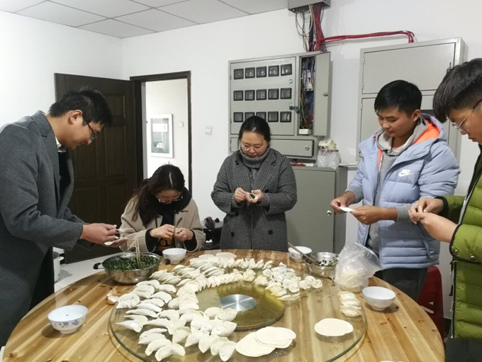 冬至陽生春又來，溫暖感恩促情誼——廣德路項目部舉辦包餃子活動